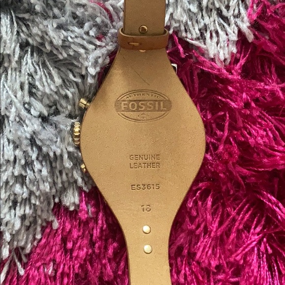Fossil clock main image 4